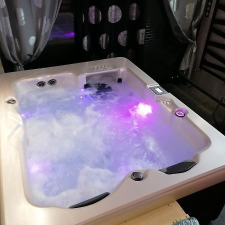 Chambre Avec Spa Et Sauna Privatises بور أو بريس المظهر الخارجي الصورة